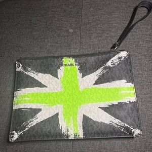 Michael Kors wristlet excellent condition